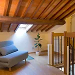 Casa San Girolamo Historic Flat With Cosy Terrace In Lucca\'S City Centre