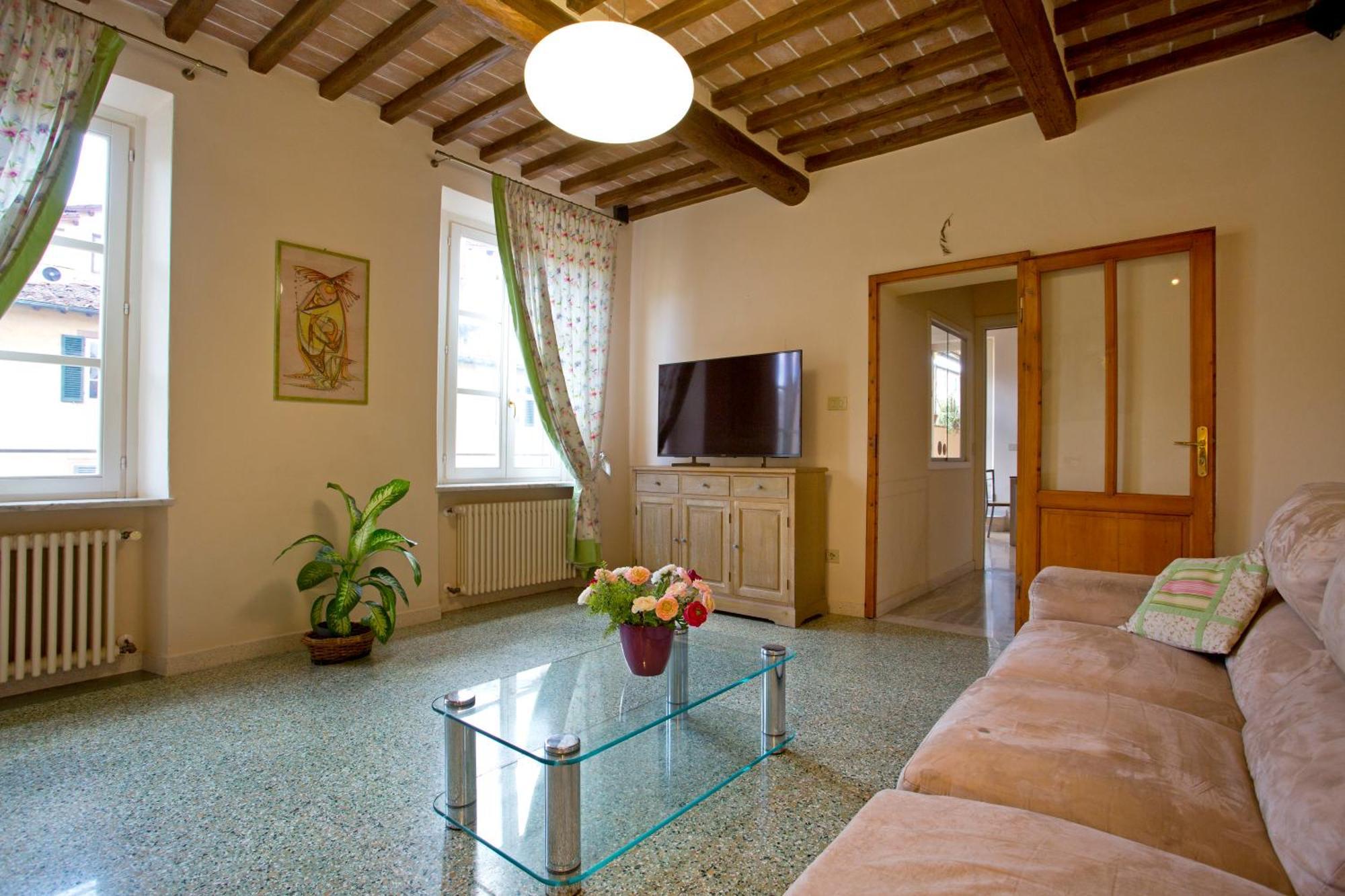 Casa San Girolamo Historic Flat With Cosy Terrace In Lucca's Centre